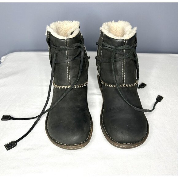 UGG Australia Cove Boots Womens Size 8 Black Sheepskin Lined Leather Ankle - Picture 2 of 16